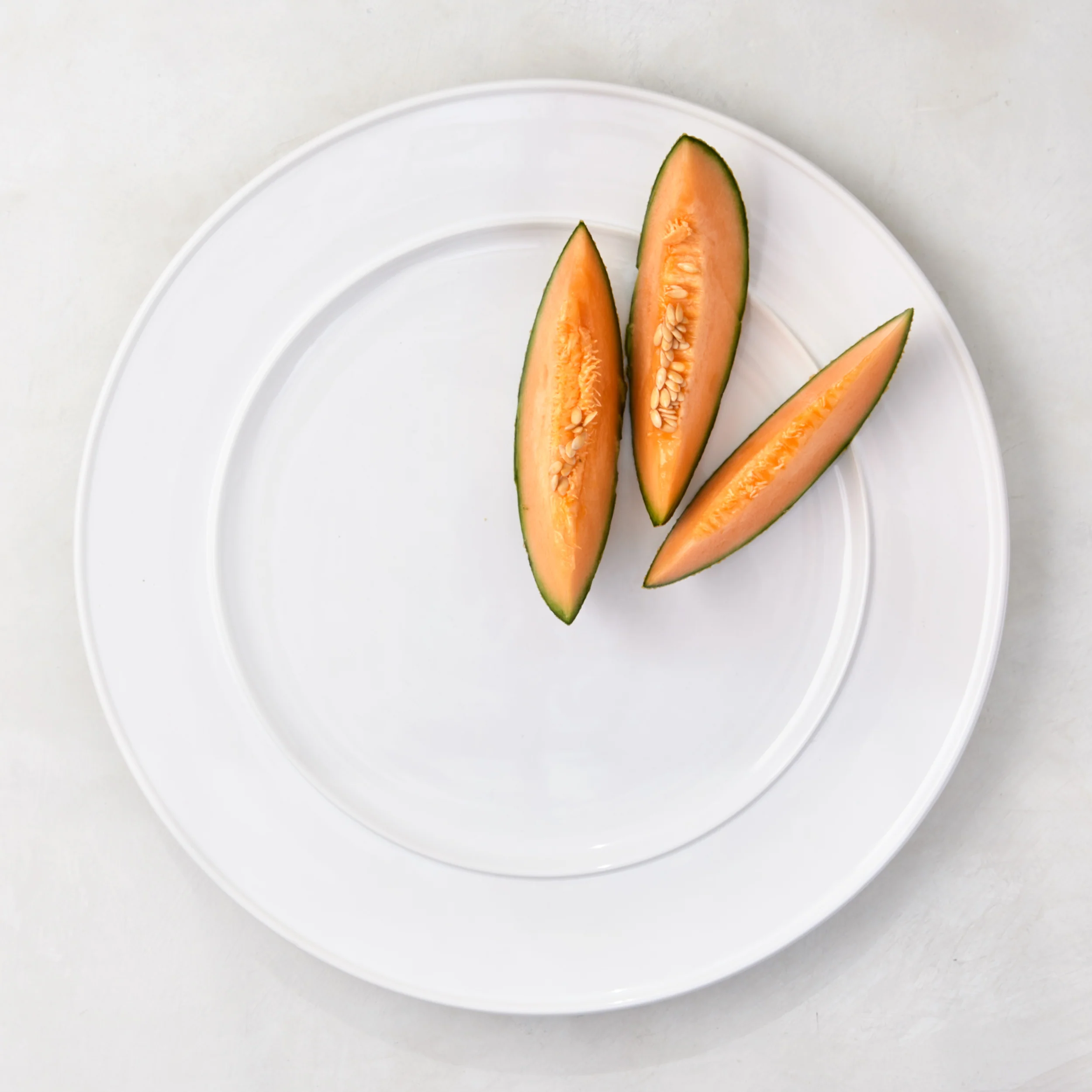 Bolinas Round Trimmed Ceramic Serving Platter - Image 2