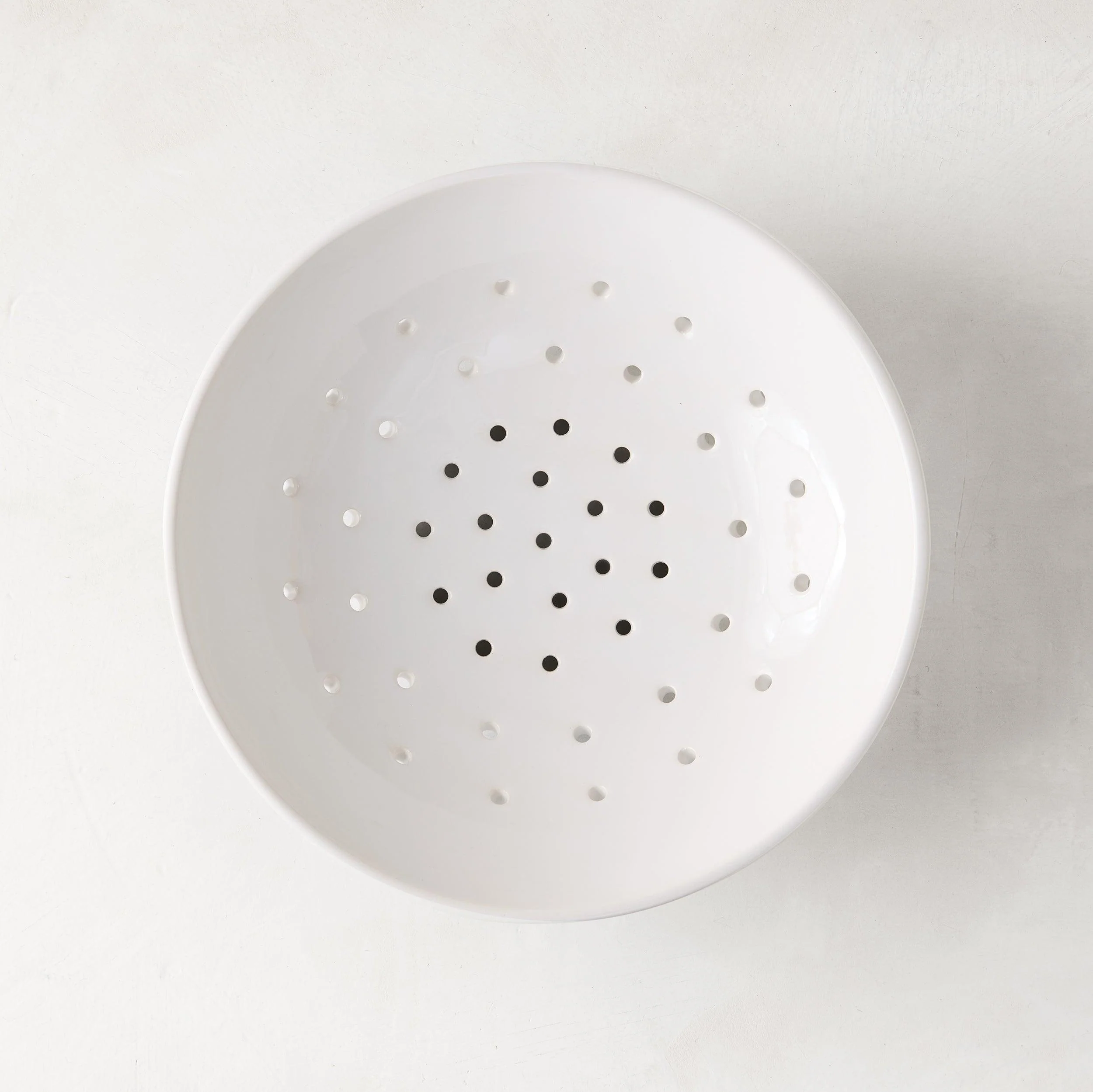 Hudson Grace White Ceramic Berry Bowl - Image 4