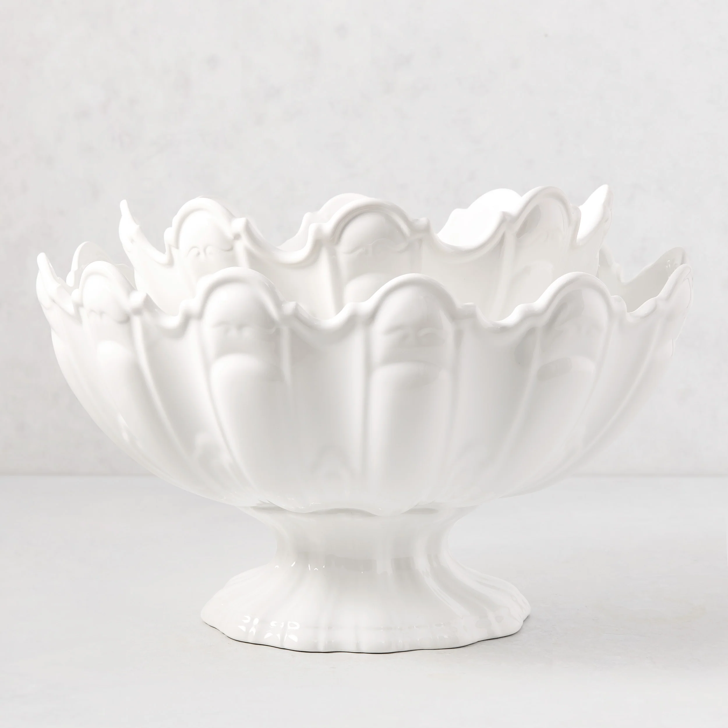 Medium Ceramic Scallop Serve Bowl - Image 3