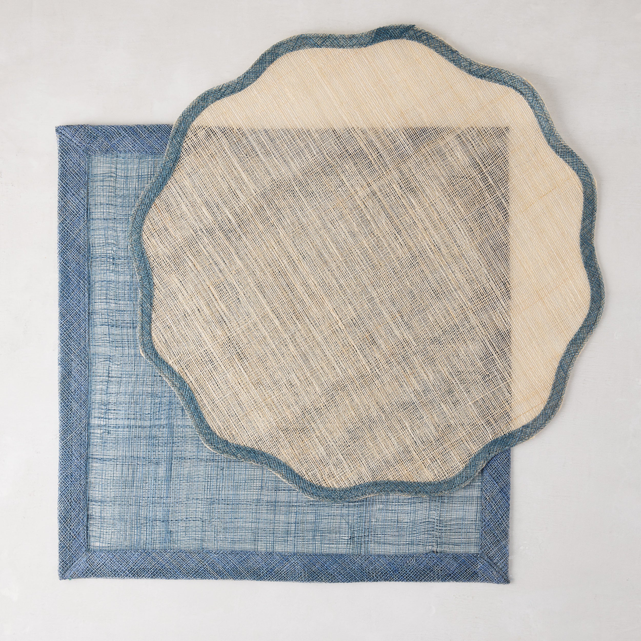 Newport Blue Border Scalloped Placemat - Image 3
