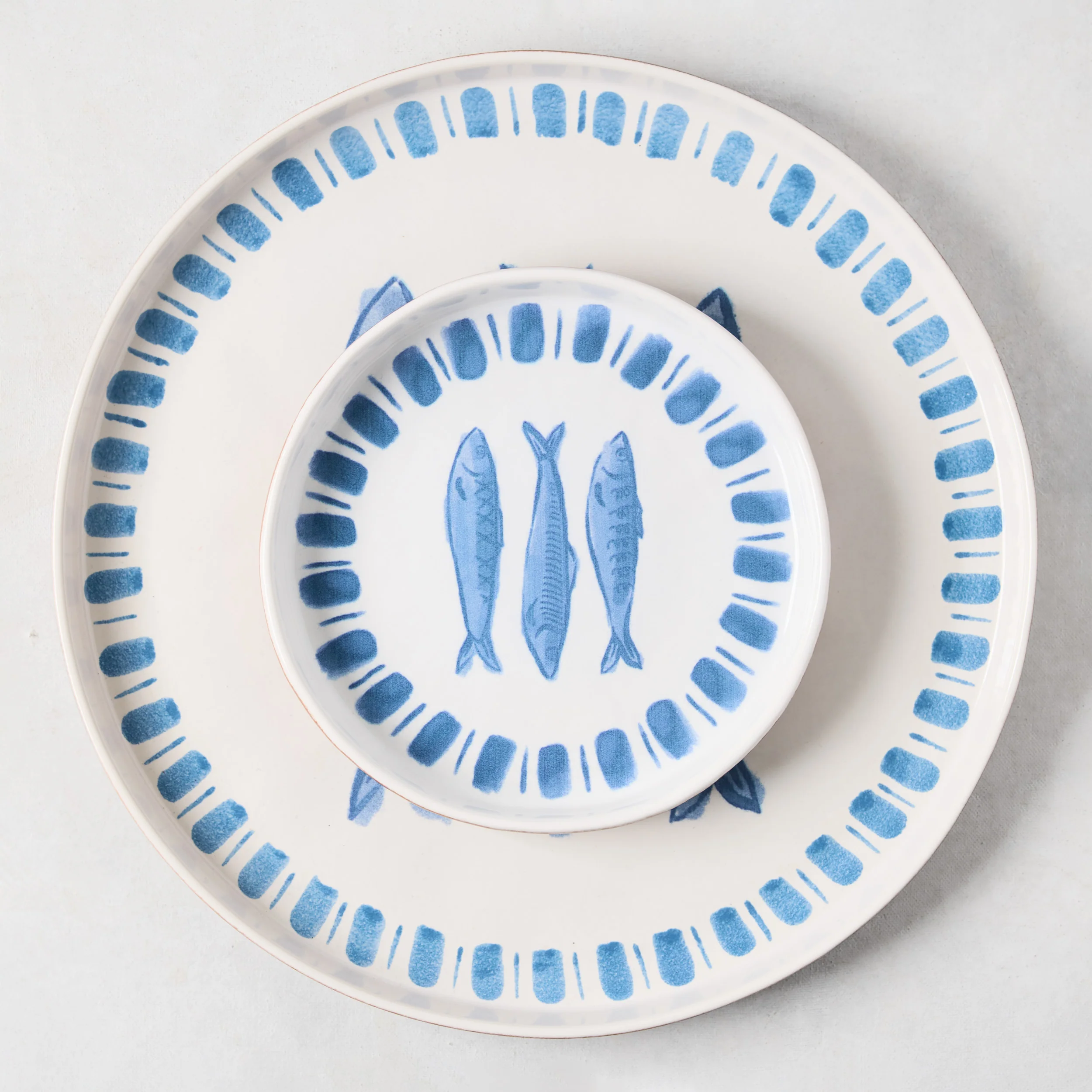 Painted Blue Sardine Terracotta Round Serving Platter - Image 4
