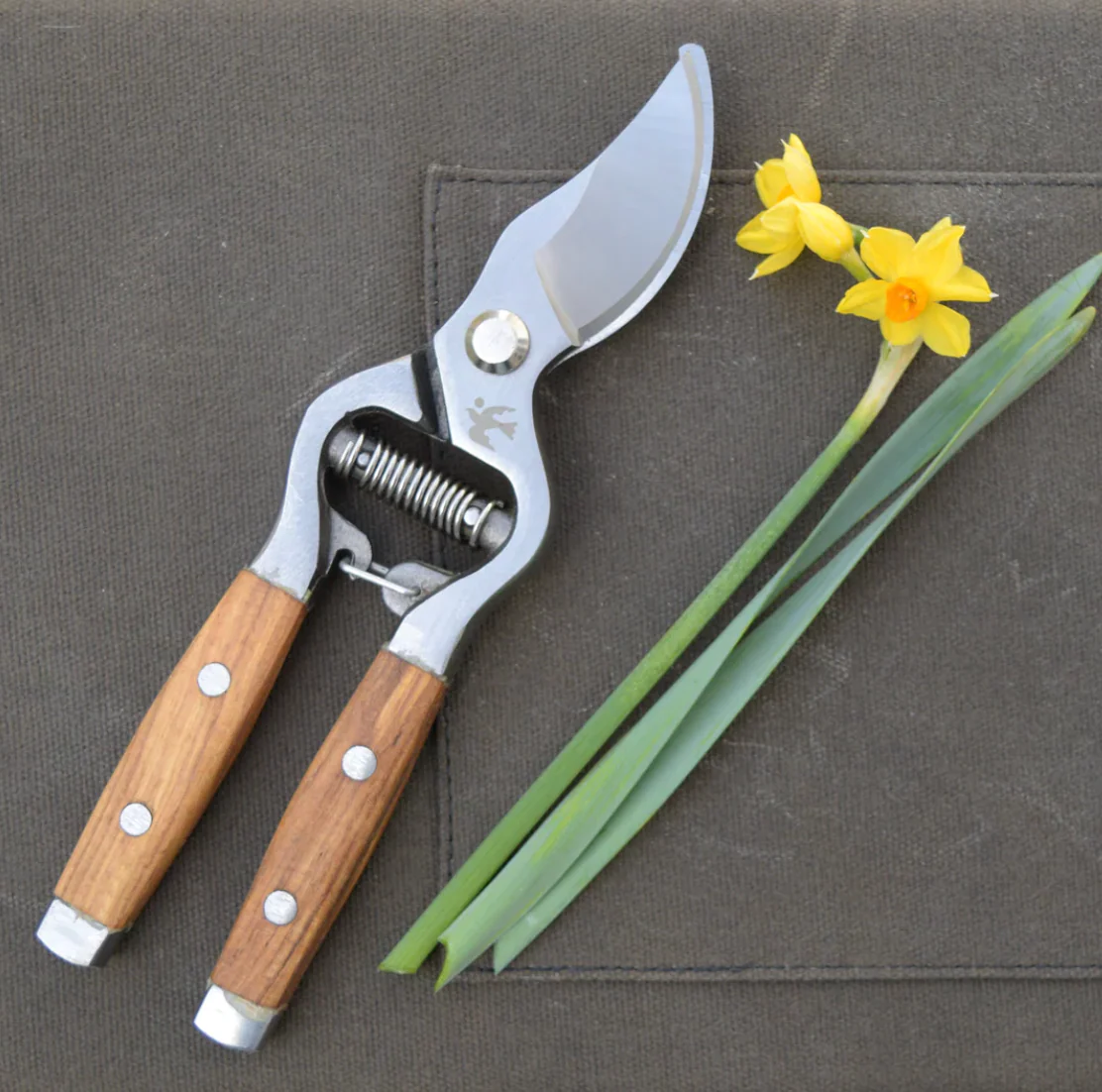 Secateurs with Wood Handle - Image 3