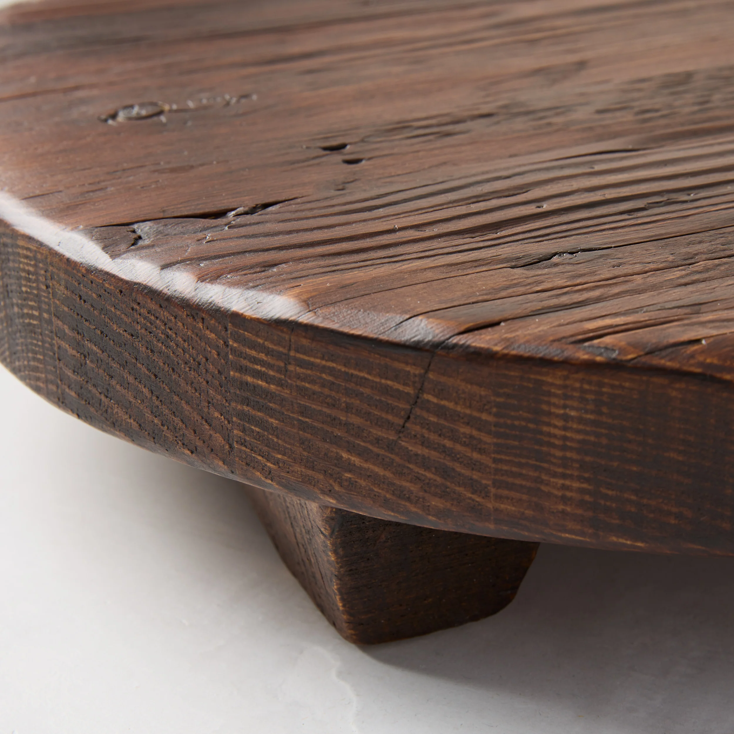 Saddle Wood Round Footed Serve Board with Handle - Image 4
